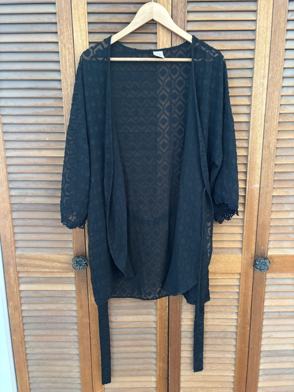 Open-Front Black Lace Kimono Cardigan. Lace trim. One Sz.